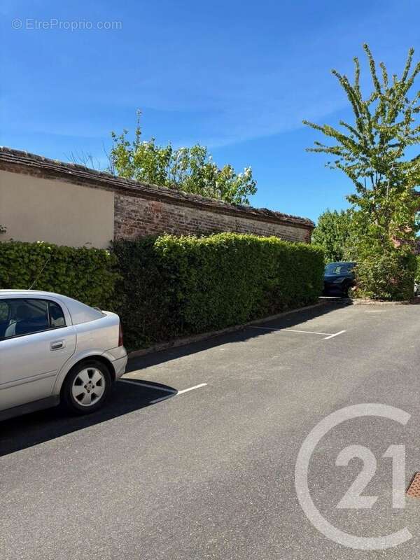 Photo 2 - Parking à BEAUVAIS