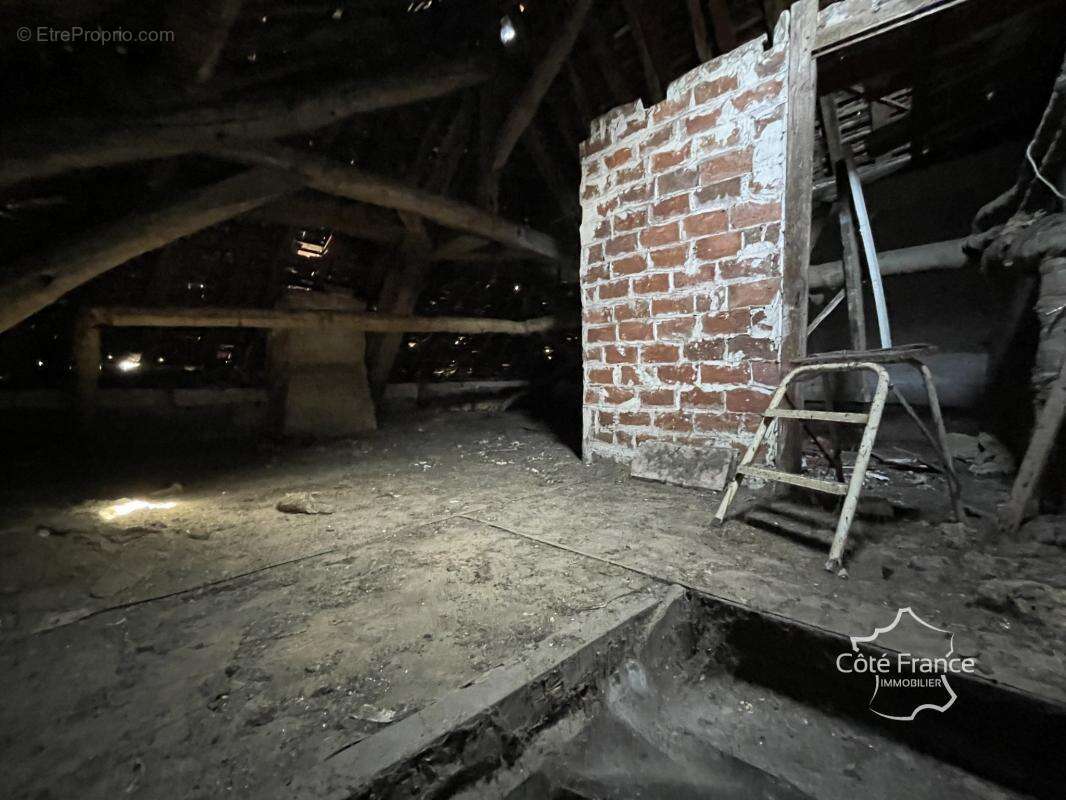 Ancien restaurant avec partie habitation et fort potentiel d - photo 14