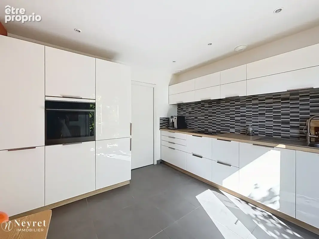 COMMUNAY   Belle maison familiale de 166 m2 sur terrain arboré de 800 m2 - photo 3