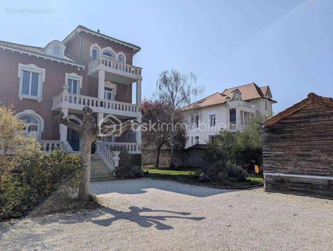 Maison à MONTROND-LES-BAINS