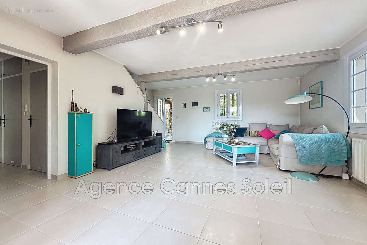 Maison à CHATEAUNEUF-GRASSE