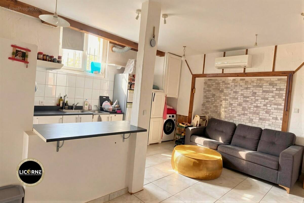 Pièce de vie salon - Appartement à MARSEILLE-4E