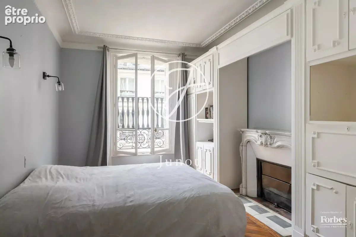 Paris 9e - PETITES ÉCURIES / FAUBOURG POISSONNIÈRE - Appartement - 5 pièces - 135,05m² Carrez- 3 chambres - Plein sud - photo 7