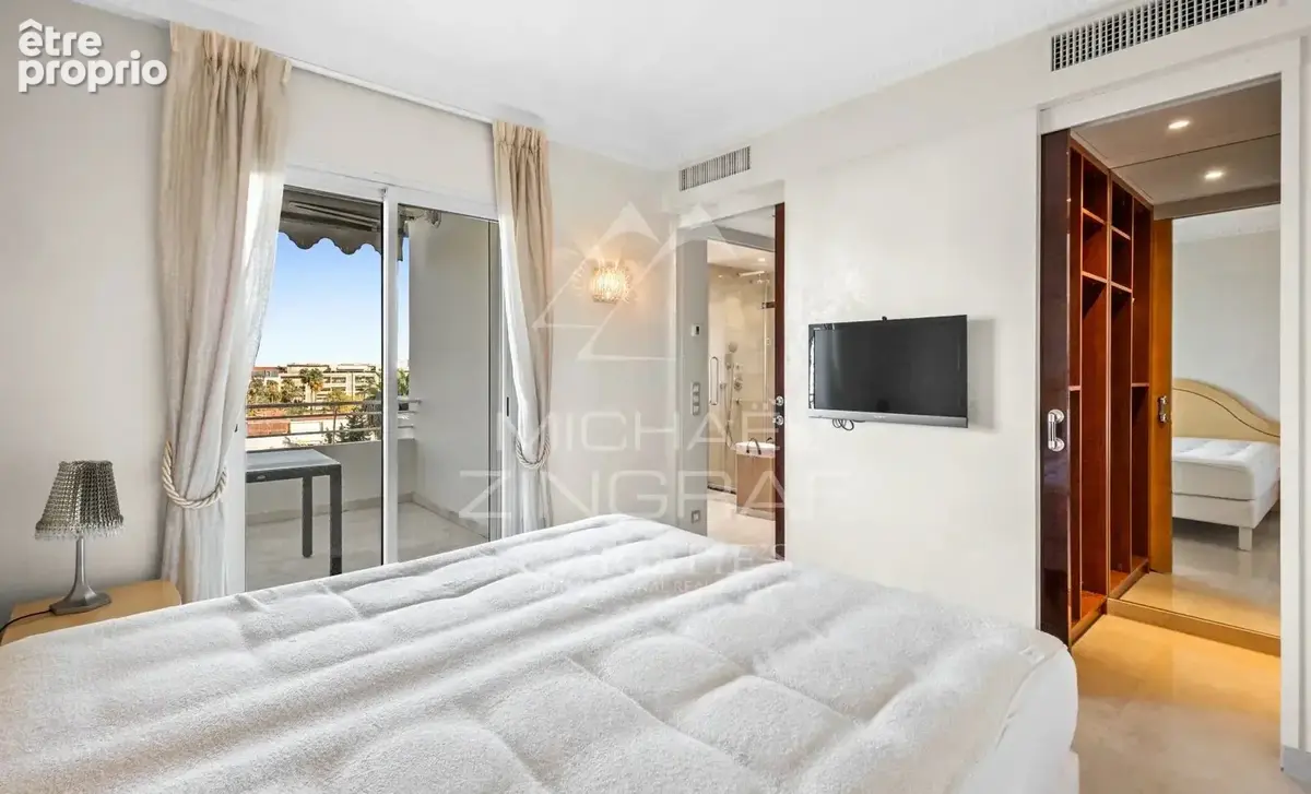 Cannes - Croisette - Prestigieux 4 pièces de 117m2 avec terrasses face à la mer - photo 12