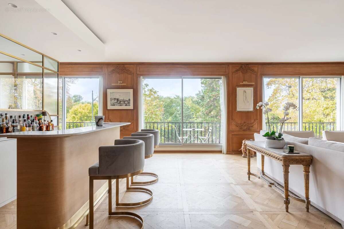 Appartement à PARIS-16E