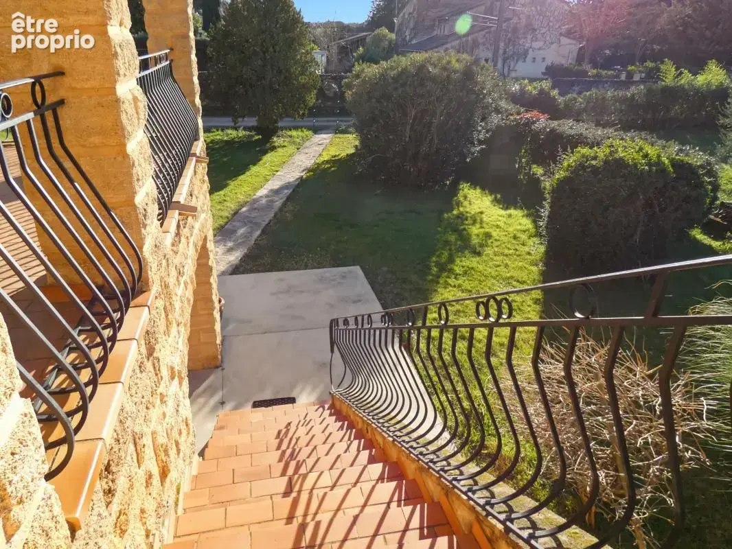 Volumes Généreux et Sérénité aux Portes de la Ville : 267m2 sur terrain de 1785 m2, idéale famille et activité professionnelle - photo 25