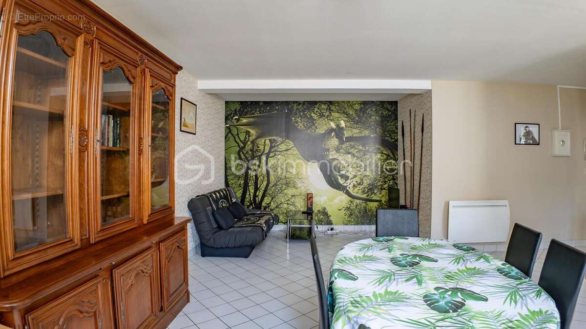 Magnifique appartement 3 pièces, spacieux (88 m²), entièrement rénové dans une résidence sécurisée (avec ascenseur, cour collect - photo 10