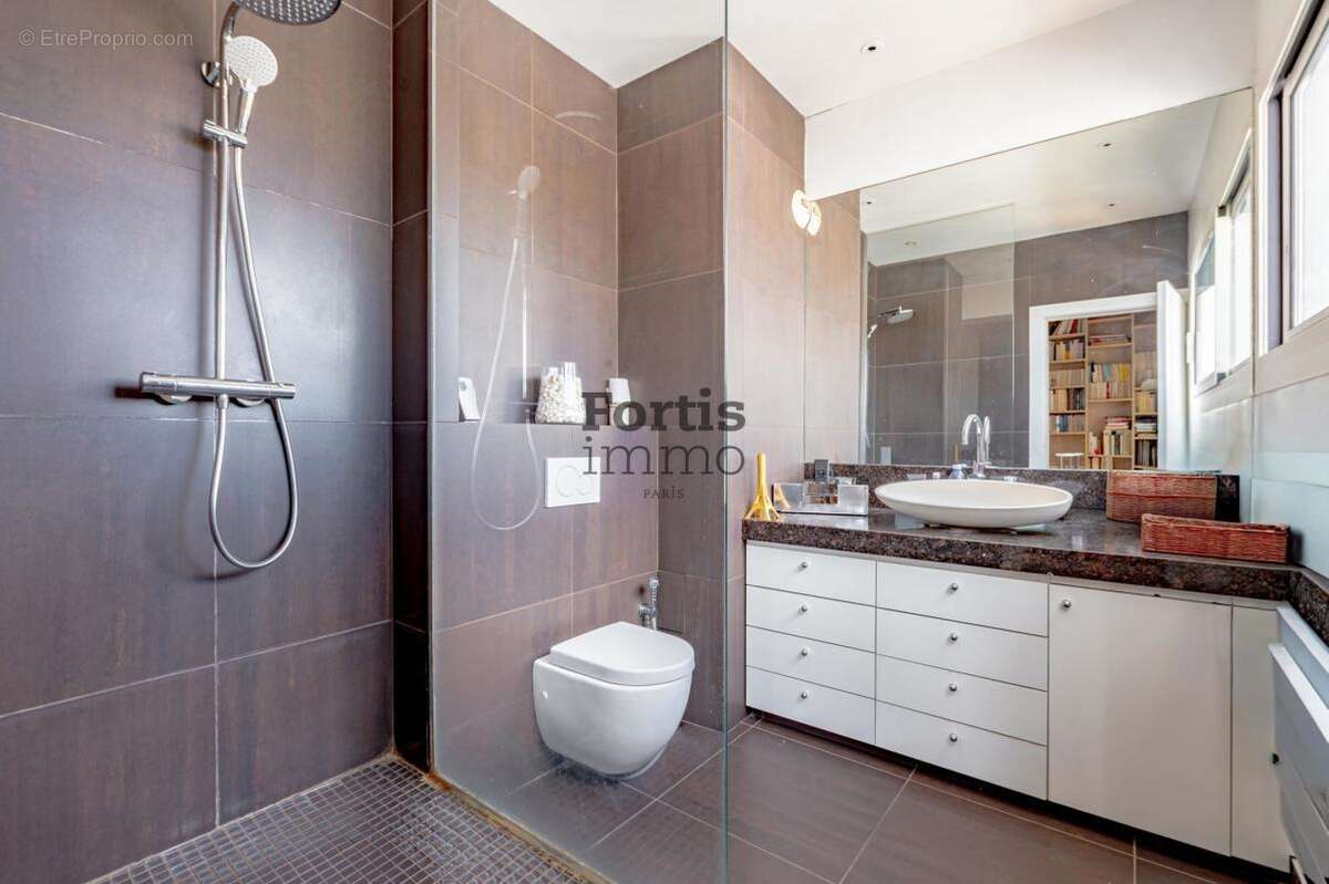 Appartement à PARIS-14E