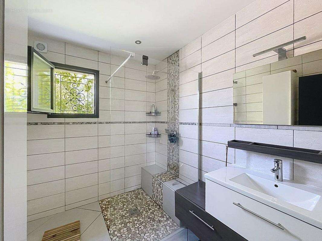 Pins-Justaret - Superbe maison T6 contemporaine avec jardin - photo 9