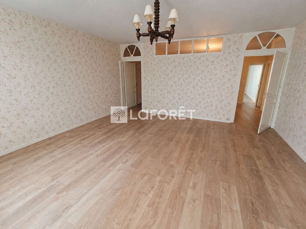 Appartement à SALINS-LES-BAINS
