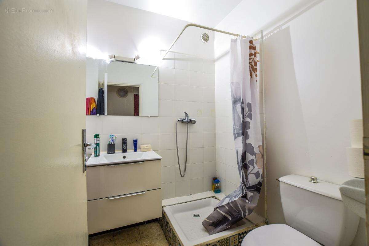 Appartement à BAGNOLS-SUR-CEZE