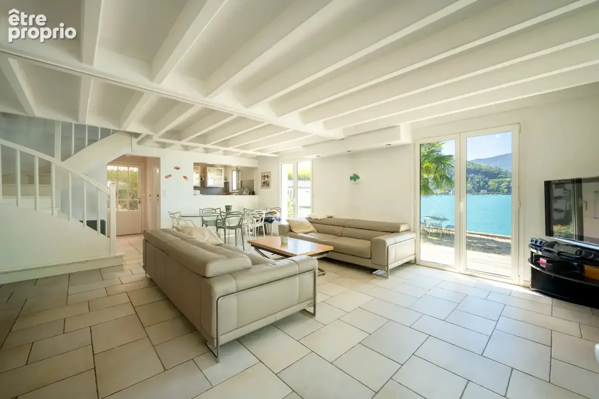 Talloires – Angon : maison pieds dans l'eau, ponton privé - photo 4