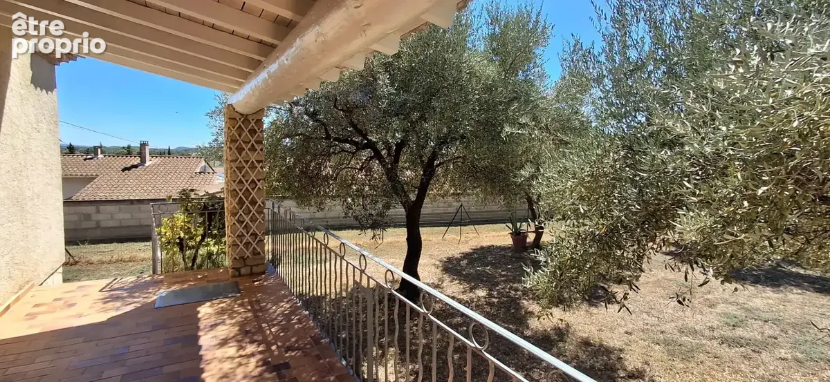 Montfrin Villa garage et terrain - photo 16