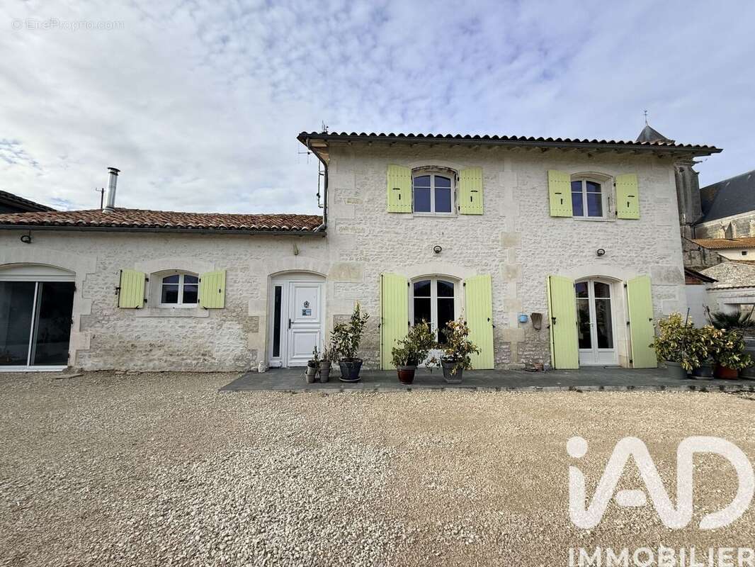 Maison 147 m² à Lonzac  - photo 2