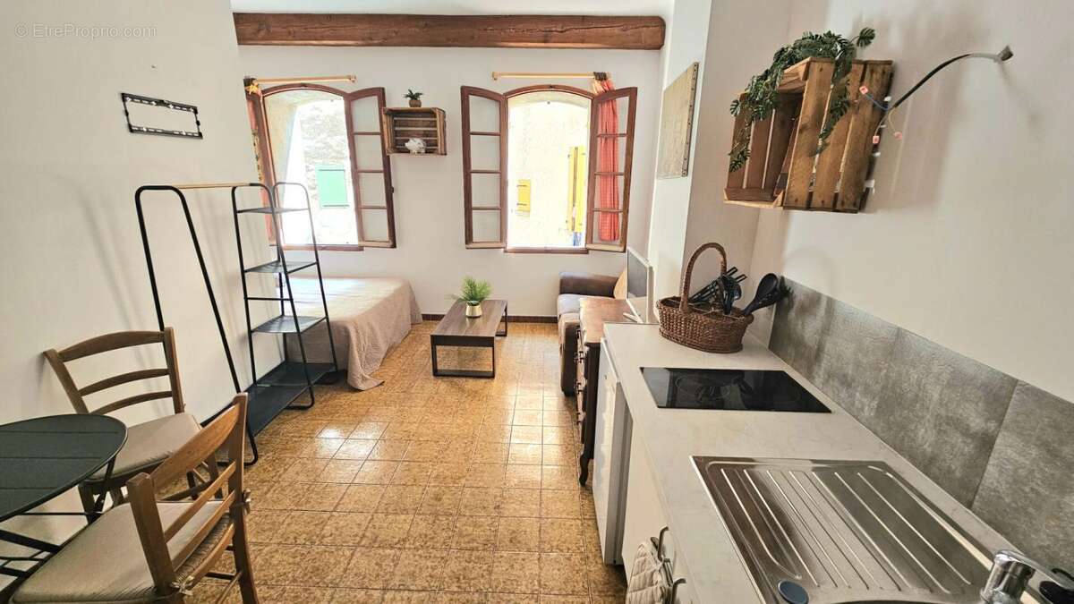 Studio lumineux et calme au 1er étage d'une maison de village - photo 2