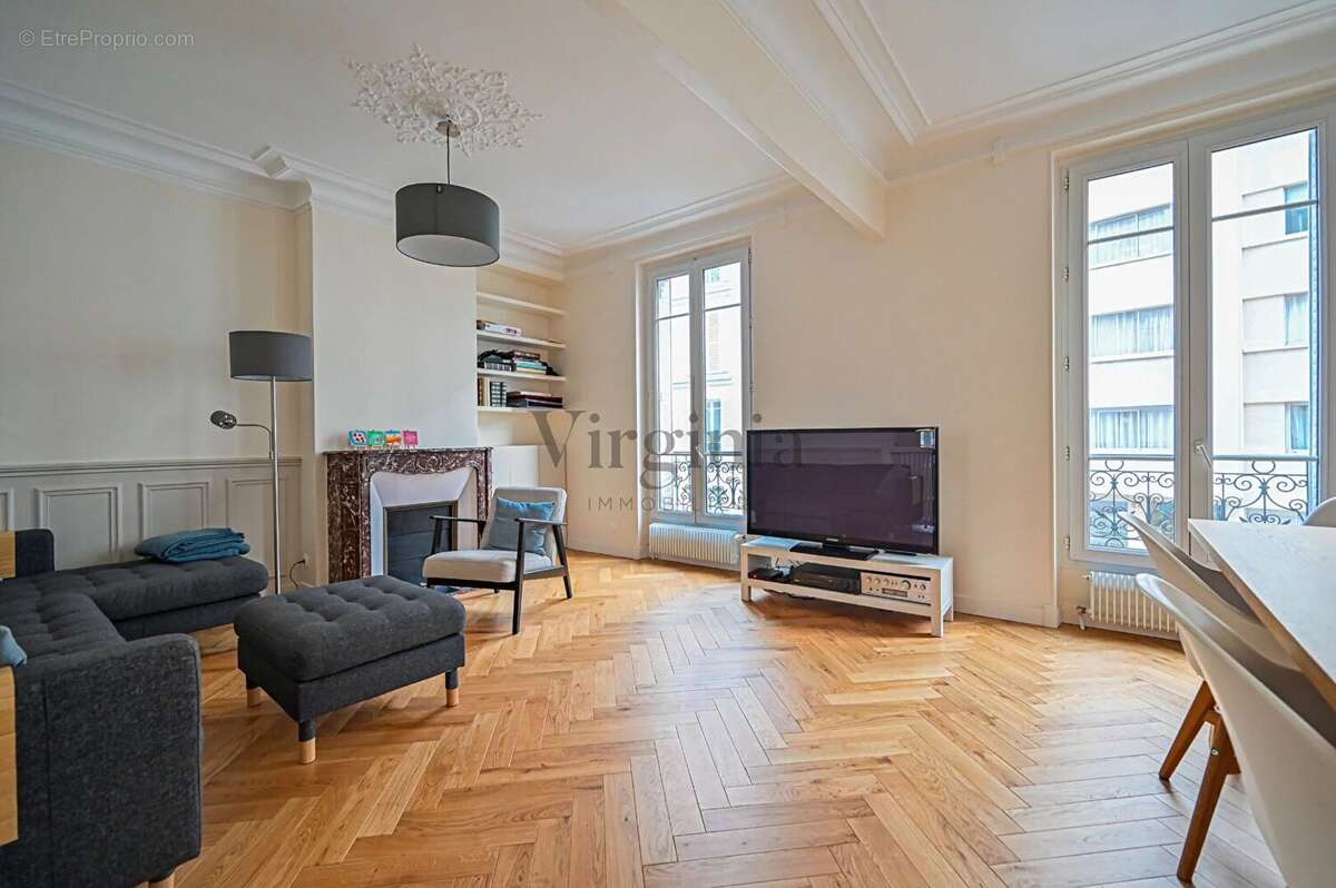 Appartement à CHARENTON-LE-PONT