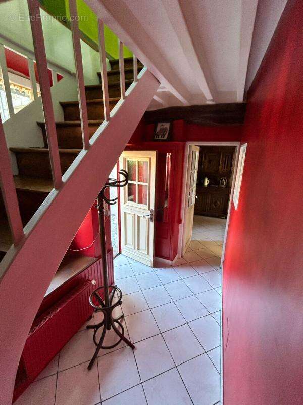 Charmante maison en pierres de 7 pieces, 5 chambres - photo 2