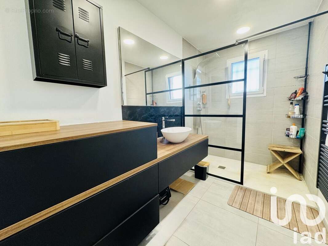 Maison 92 m² à Revel-Tourdan  - photo 5