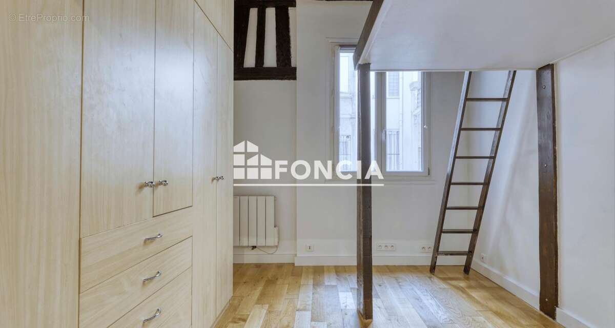 Appartement à PARIS-3E