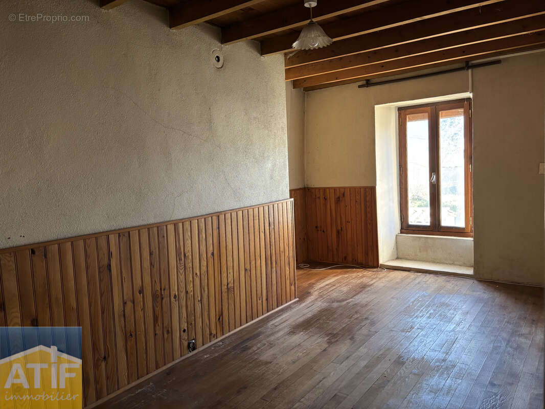 Maison à SAINT-JULIEN-LA-VETRE