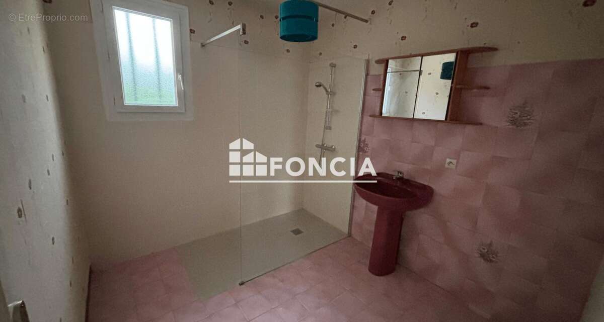 Maison à COURGENARD