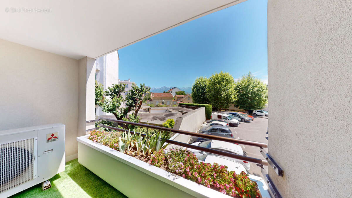 GRENOBLE  ÎLE VERTE  T3 de 76 m² Rénovation haut de gamme - photo 10