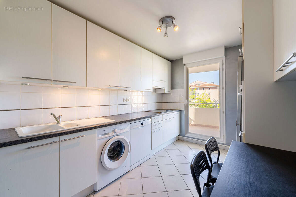 À vendre - Appartement 3 pièces avec terrasses, vue et parking, secteur saint mitre - photo 11