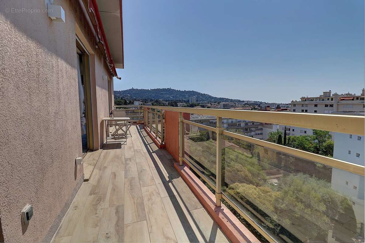 Cannes – appartement 4 pièces rénové à neuf en dernier étage - photo 7