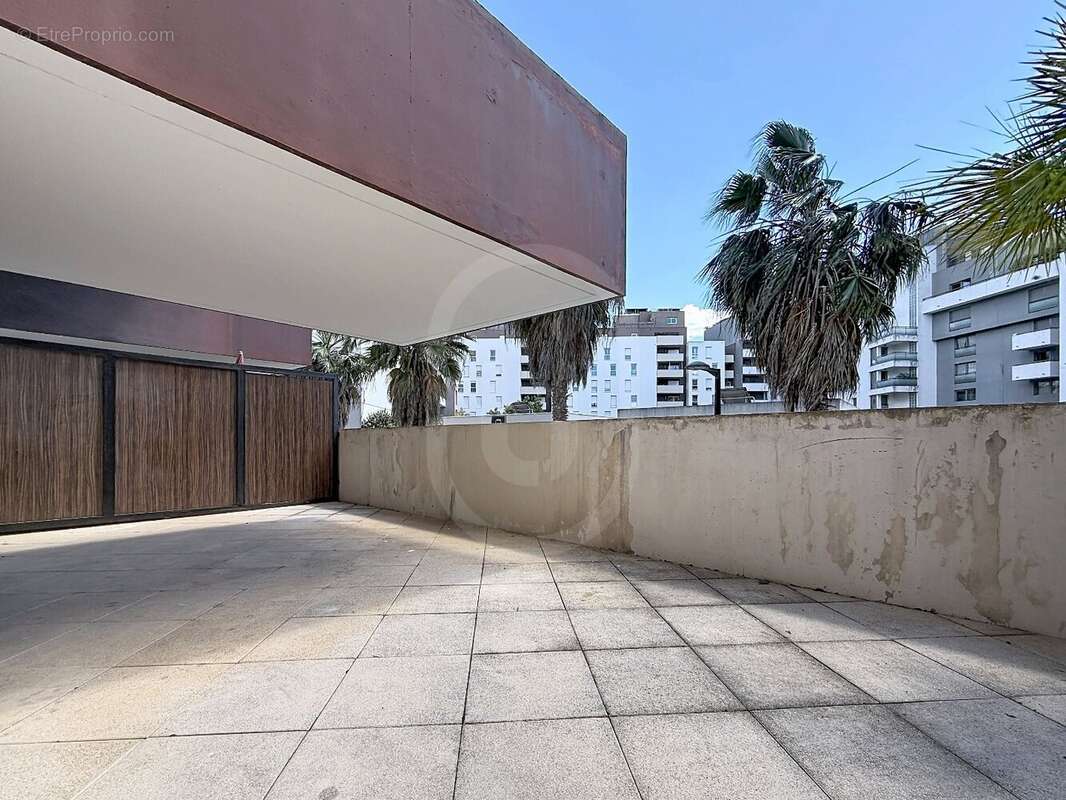 Montpellier - port marianne - t2 - grande terrasse de 30m² - parking sous sol - photo 7
