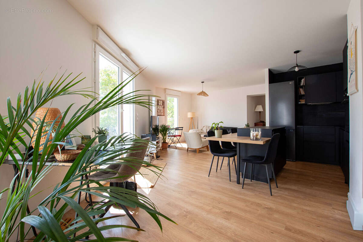 Appartement à FOURAS