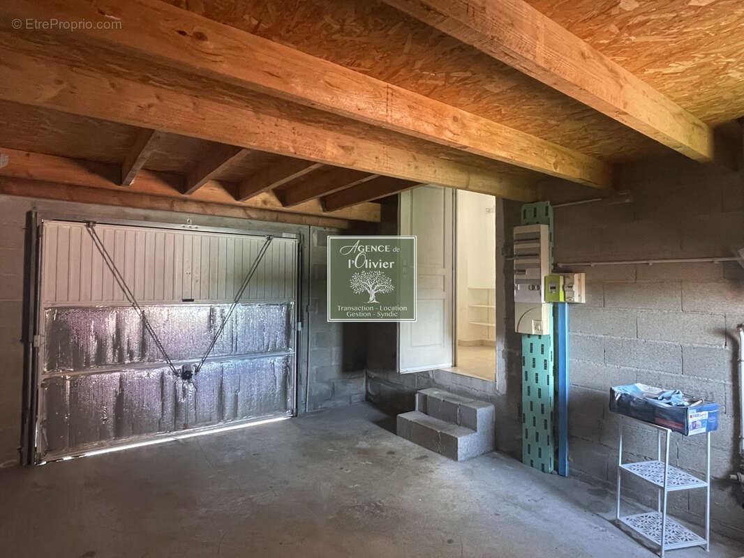 Villa de 80m2 habitable sur un terrain clos de 320m2 avec piscine et garage à ST ETIENNE DU GRES - photo 18