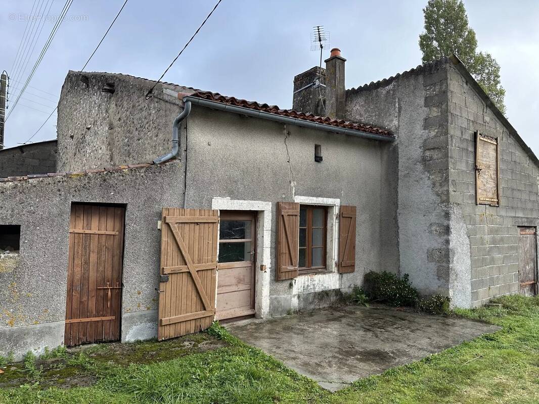 Appartement à SAINT-MAURICE-LA-CLOUERE