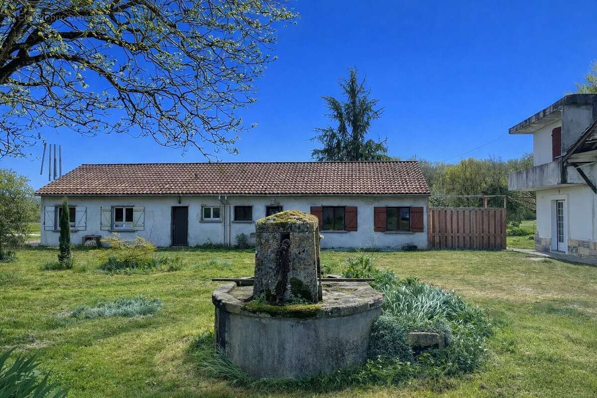 Domaine de 5 à 25 hectares avec lac privé, grange du XVIIe siècle, gîtes et fort potentiel d'exploitation touristique, événement - photo 10