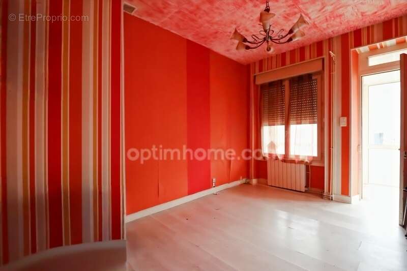 Maison à MAGNAC-LAVAL