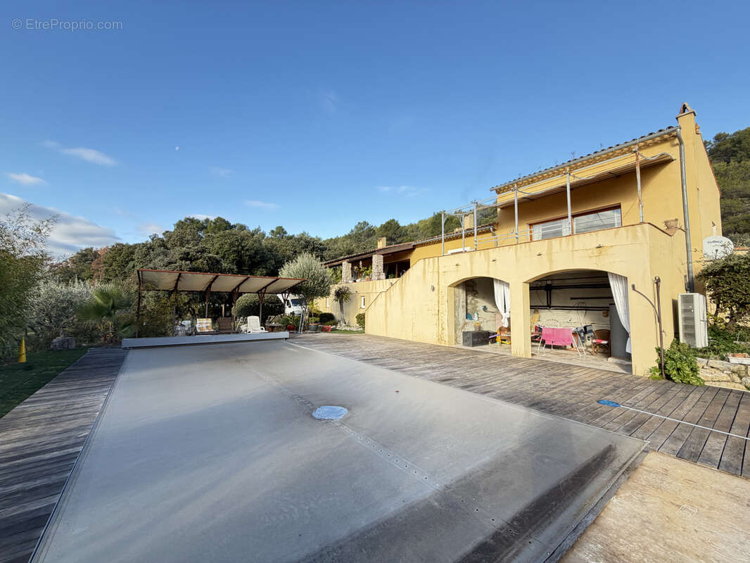 Maison à VILLECROZE