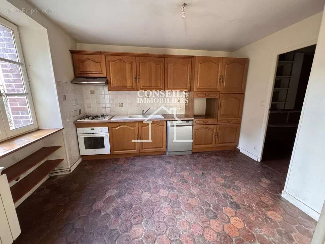 Maison à VILLENEUVE-SUR-YONNE