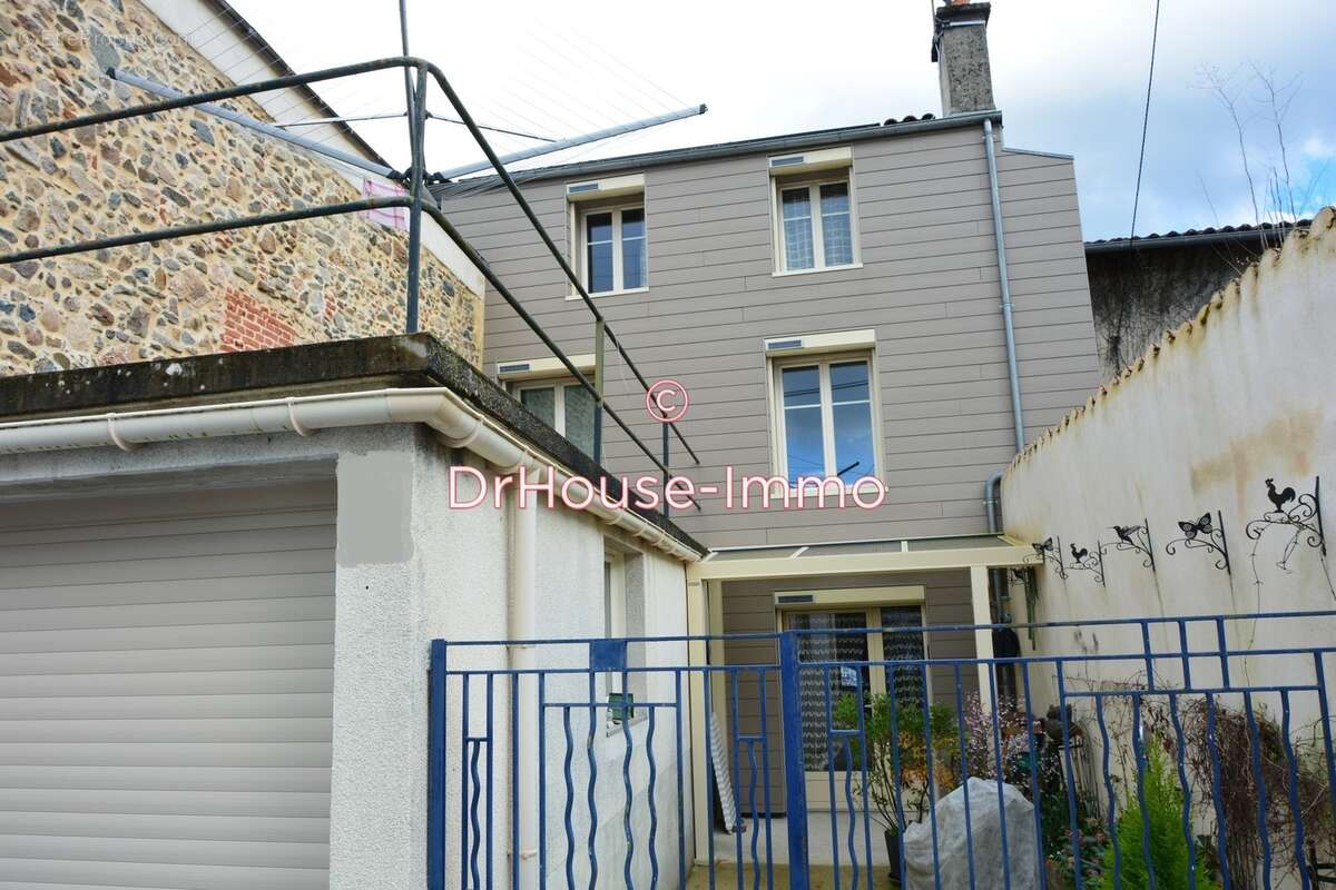 Maison à SAINT-JUNIEN