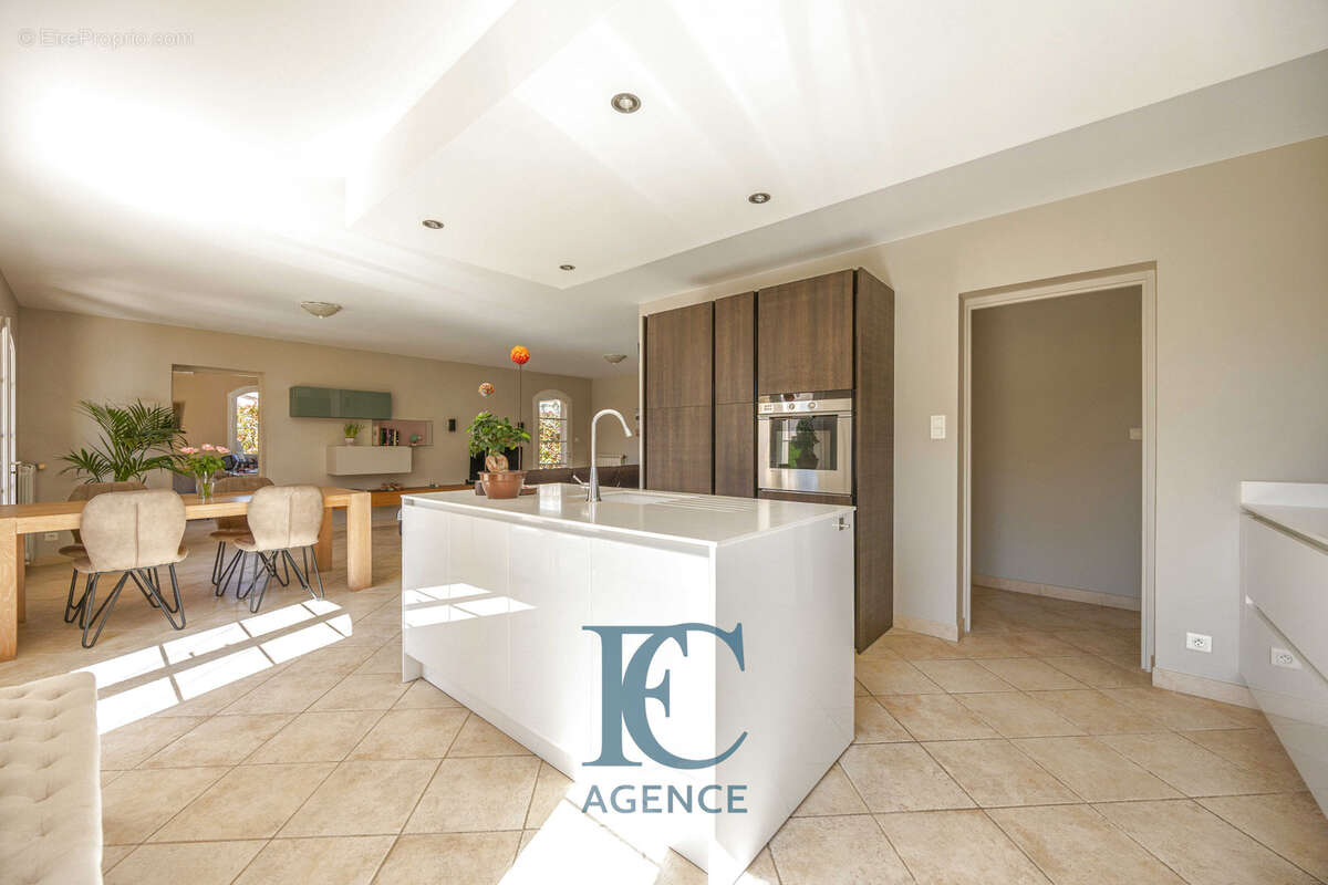 Maison à SAINT-CYR-SUR-MER