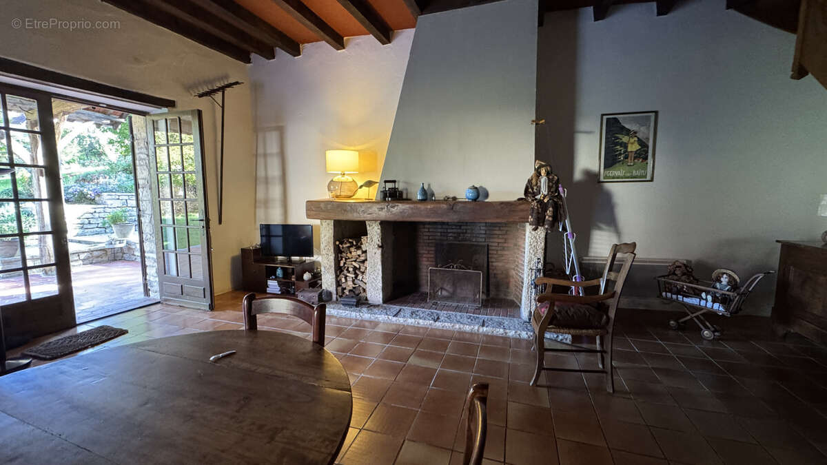 Maison à JOUX-LA-VILLE