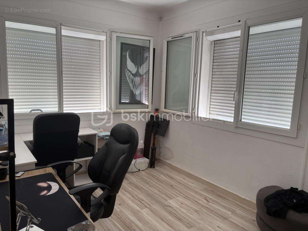 VIAS – Maison 3 faces avec extérieur, stationnement et 3 chambres, à 2 km de la plage ! - photo 13
