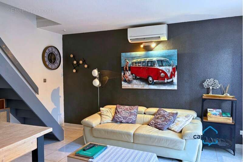 Maison à VIC-LA-GARDIOLE