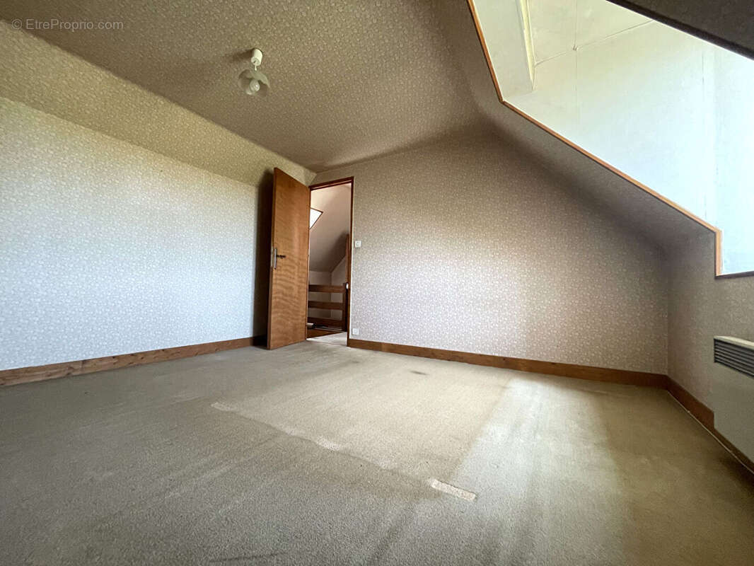 Campagne Gourlizon - Maison avec hangars - photo 6