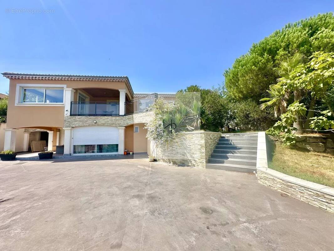 Maison à MONTELIMAR