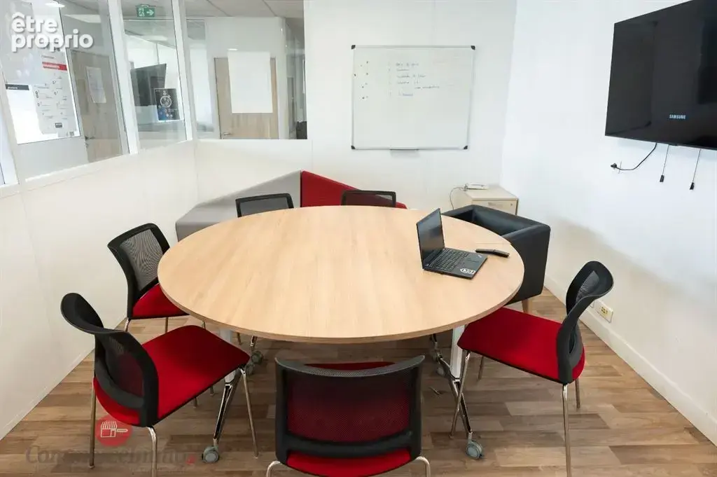 Murs d'un plateau de bureaux de 324 m2 à prix très concurentiel 530 000€ + 6 places de parkings - photo 3