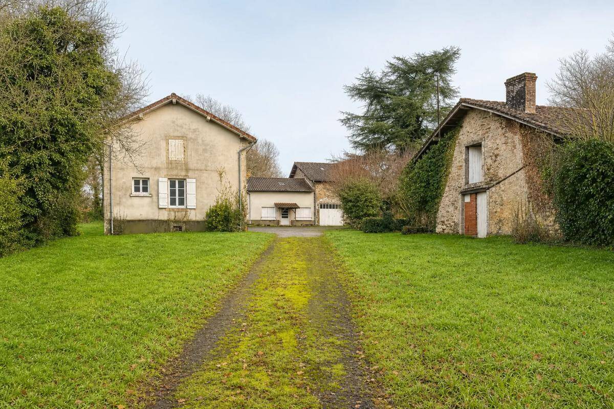 Maison à CHAMPAGNAC-LA-RIVIERE