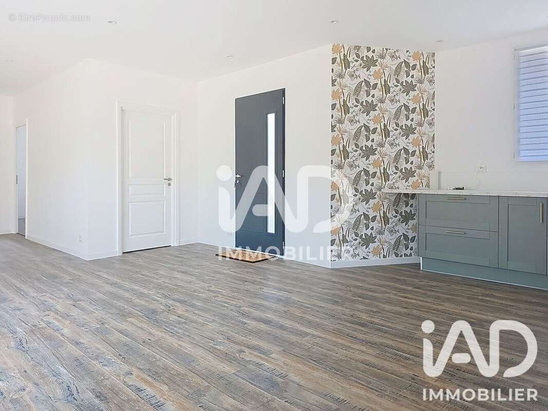 Maison 130 m² à Usson-Du-Poitou  - photo 2