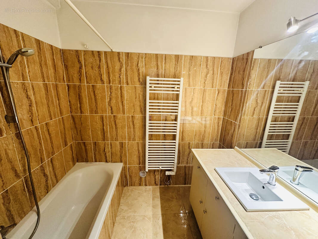 Appartement à MOUANS-SARTOUX