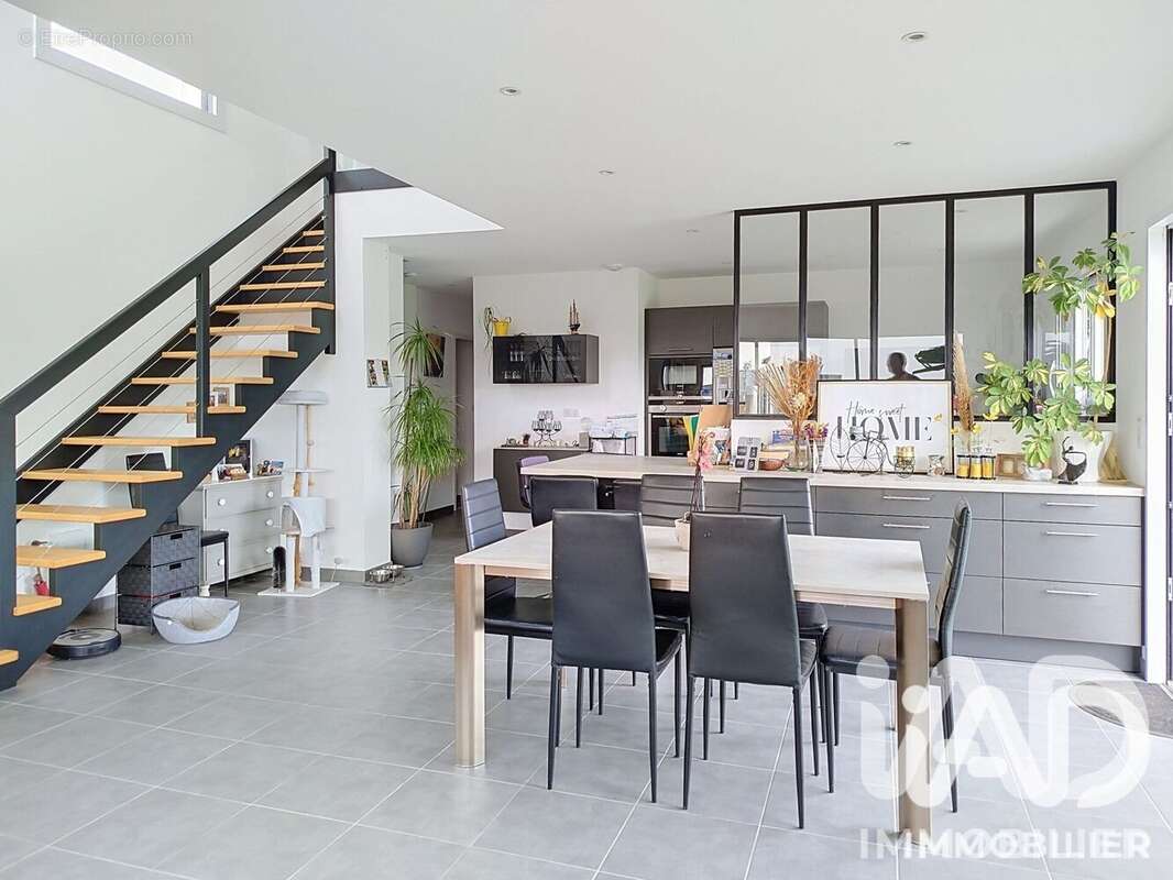 Maison 141 m² à La Ville-Es-Nonais  - photo 3