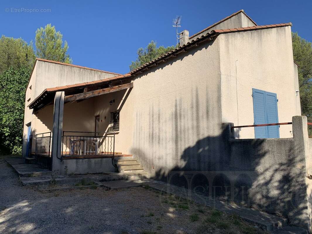 Vue dominante  1 415 m²  piscine  une propriété à révéler - photo 3