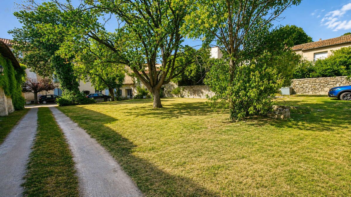 Appartement à PERNES-LES-FONTAINES